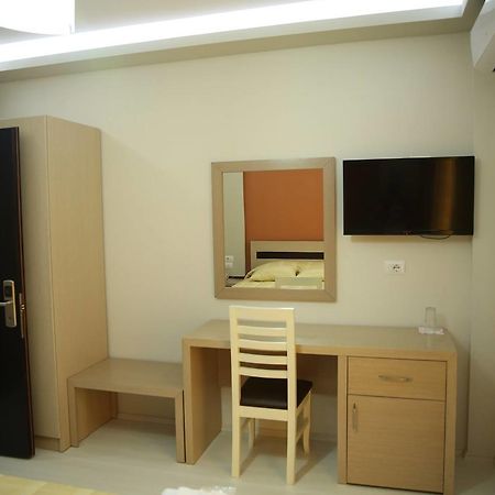 Hotel Pogradeci Bagian luar foto