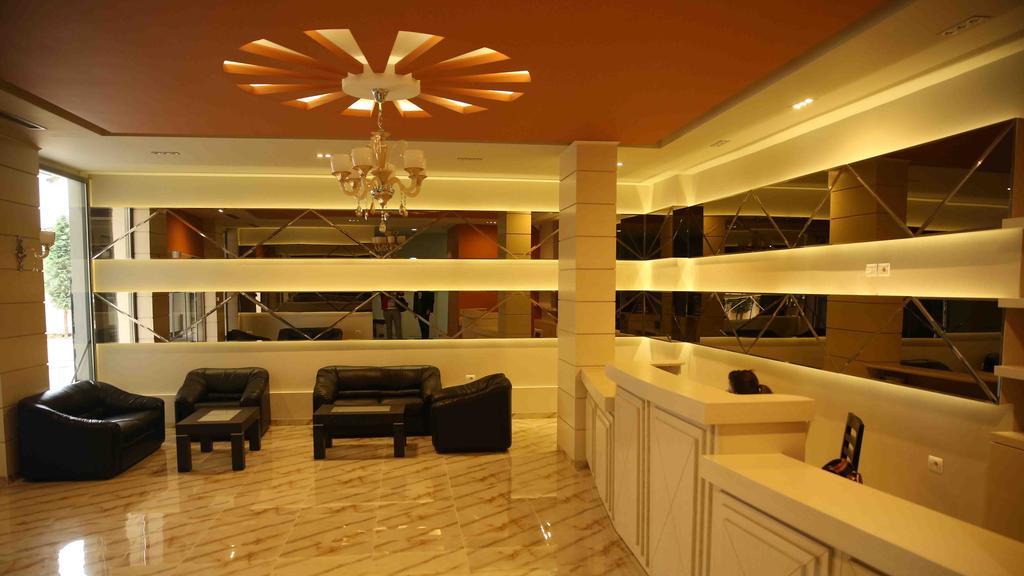 Hotel Pogradeci Bagian luar foto