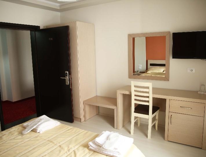 Hotel Pogradeci Bagian luar foto