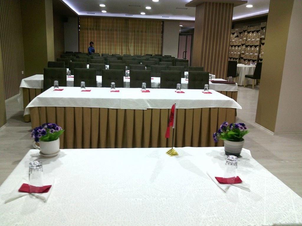 Hotel Pogradeci Bagian luar foto